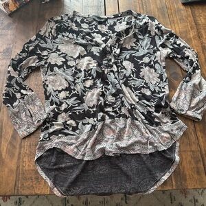Sz S Lucky Brand Black Floral V-Neck Long-Sleeve with Pink Accents